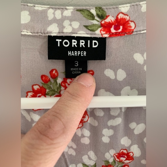 Torrid Womens Harper Blouse 3 Floral Button Up V Neck Button Long Sleeve Career - Picture 2 of 9